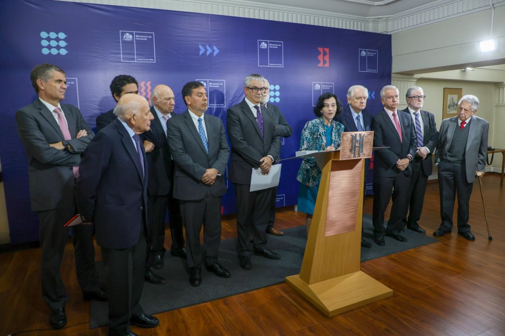 Hacienda crea grupo especial para enfrentar la guerra comercial y Marcel pone en pausa la reforma al impuesto a la renta | Diario Financiero